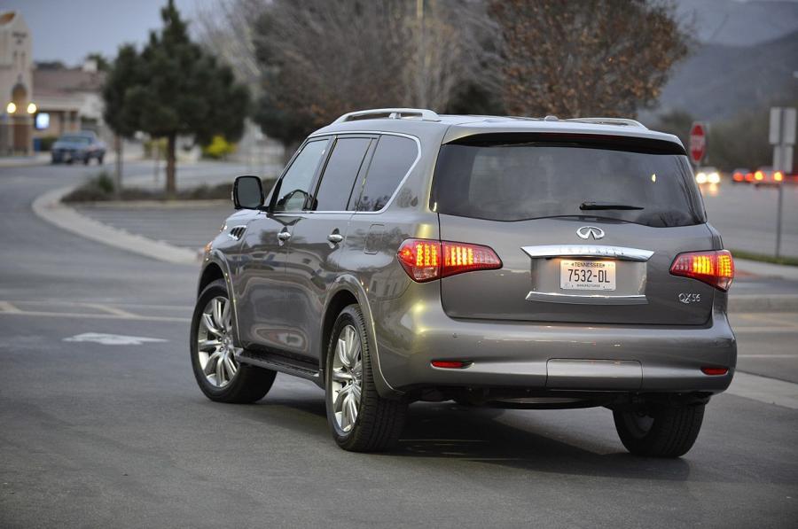  Infiniti QX56 2013 года  (фото 32 из 39)